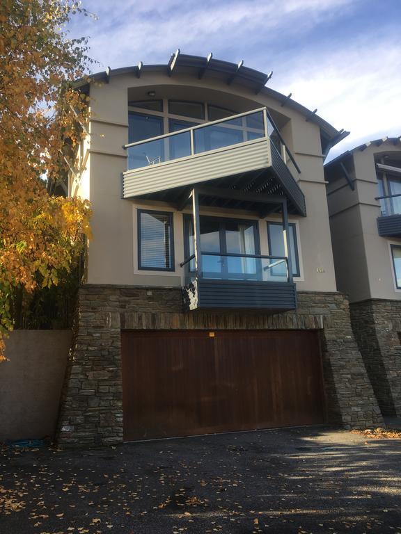 Luxury On Lakeside Wanaka Exterior photo